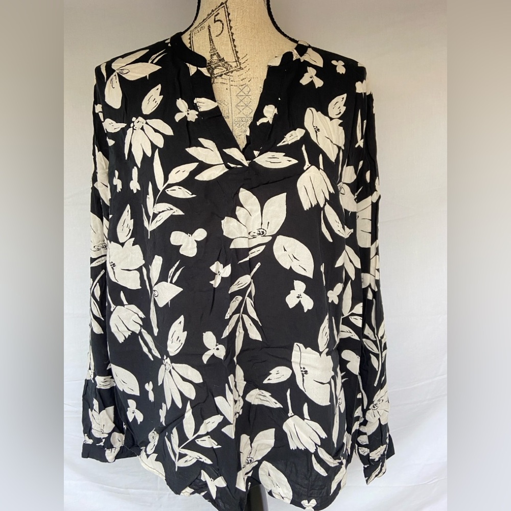 a new day Black and White Floral Blouse
